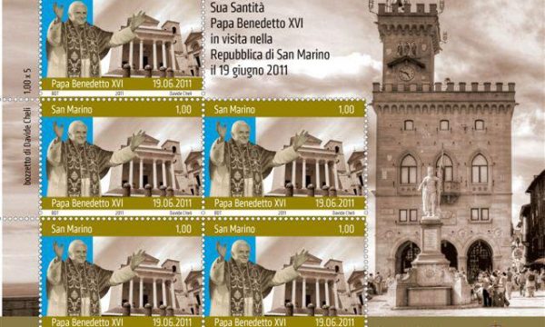 Una medaglia e un francobollo per la visita del Papa a San Marino