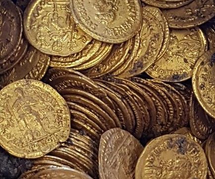 Como, scoperto tesoro di 300 monete d’oro
